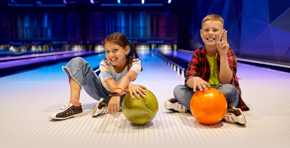 Kids Bowl Free at HeadPinz